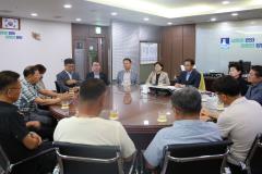 수해복구 성금 전달5번 사진